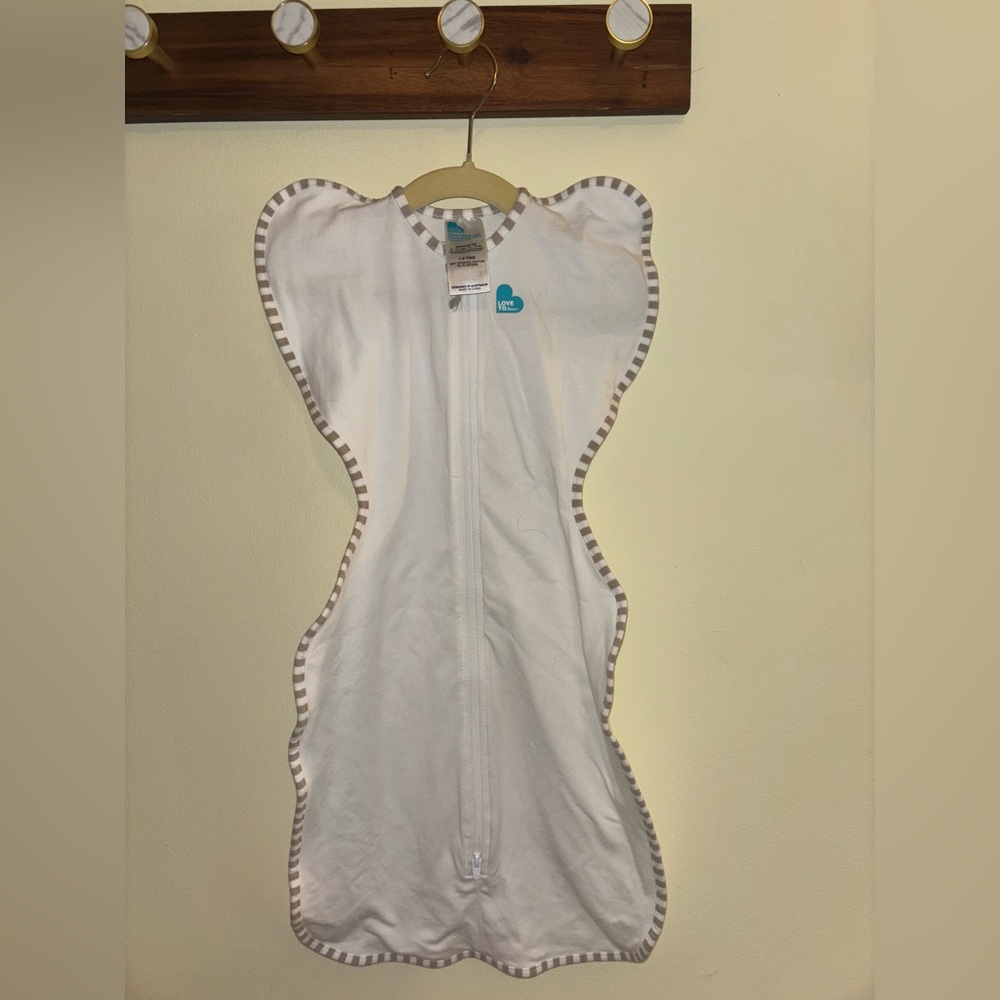 NWOT Love to Dream Swaddle Up size M in Cream